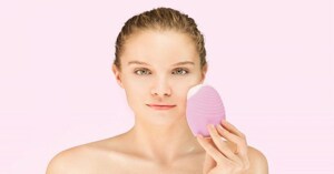 Máy rửa mặt có nên dùng cho da mụn hay không?