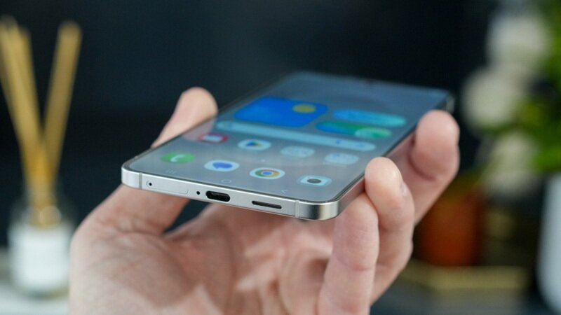 Giá Samsung Galaxy S25 Edge “rơi tự do”, món hời cho khách hàng Việt