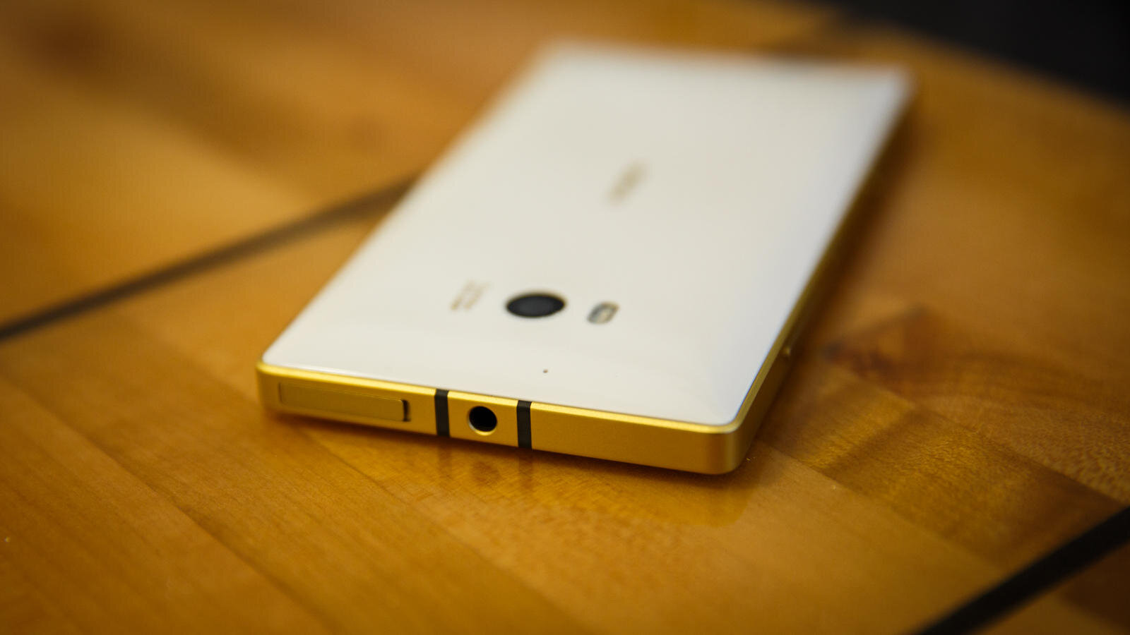 Microsoft vô tình hé lộ thông số kỹ thuật của bộ đôi Lumia 950 và 950 XL