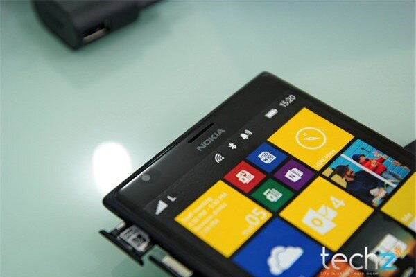 Mở hộp Lumia 1520 chính hãng tại Việt Nam