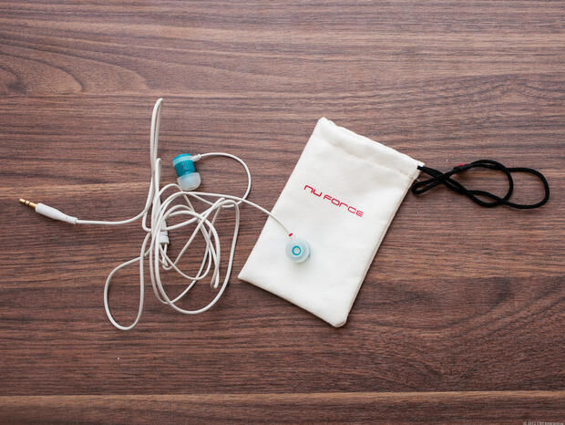 Mở hộp tai nghe NuForce NE-770X