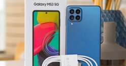 Mở hộp, trên tay điện thoại Samsung Galaxy M53: Có đầy đủ củ sạc, phụ kiện không?
