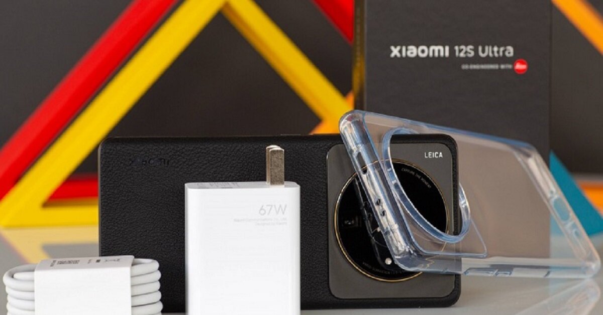 Mở hộp, trên tay điện thoại Xiaomi 12S Ultra: Thiết kế xịn xò hết nấc