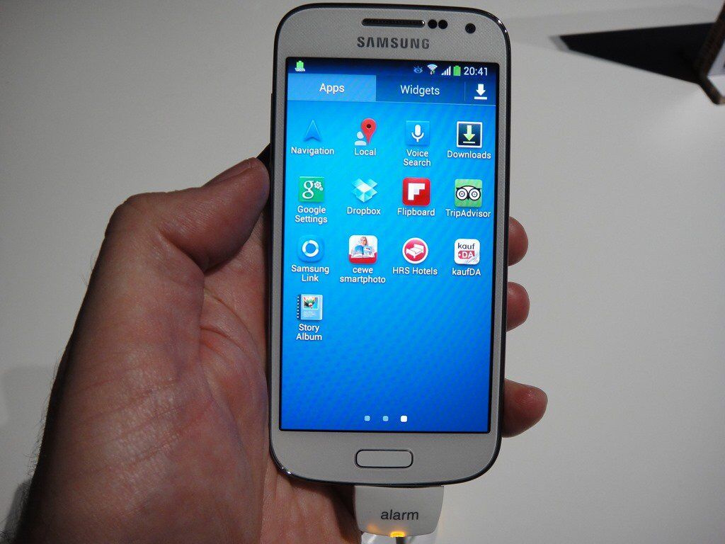 Mua điện thoại Sony Xperia U hay Samsung Galaxy S4 mini với 5 triệu đồng ?