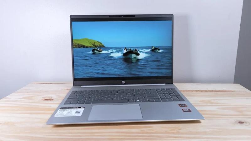 HP OmniBook 5 AI – Laptop giá rẻ màn hình lớn, nhưng có đáng mua?