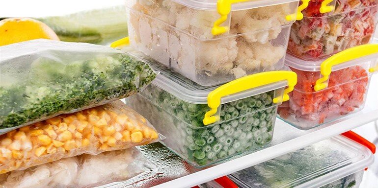 Hãy đảm bảo rằng thức ăn được bảo quản trong hộp đựng kín hoặc túi ni lông trước khi lưu trữ trong tủ lạnh Panasonic Inverter 2 cánh 255 lít NR-BV281BGMV