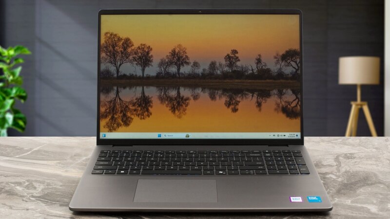 Dell Vostro 16 5640: Sự lựa chọn hoàn hảo cho người dùng cần màn hình lớn và bàn phím đầy đủ