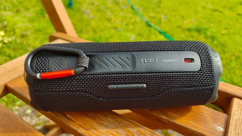 So sánh JBL Flip 7 và JBL Charge 6 – Loa bluetooth nào đáng mua hơn?