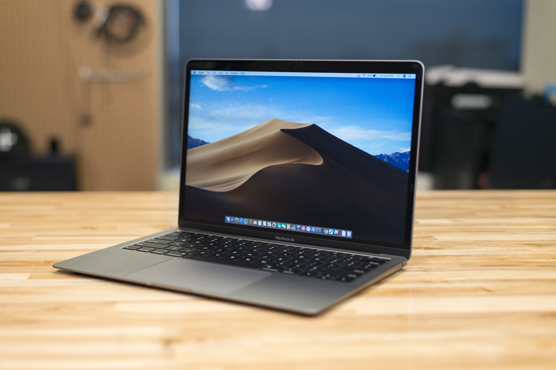 Apple Macbook Air 2019 sở hữu một thiết kế vô cùng đẹp mắt