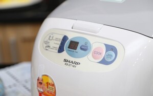 Nấu cơm ngon với nồi cơm điện Sharp KS-ZT18V