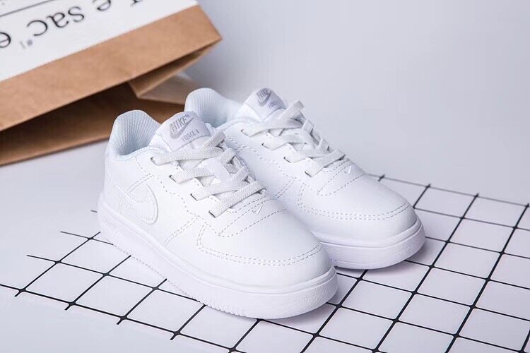 Những mẫu giày nam trắng được mong đợi nhất 2021 | websosanh.vn