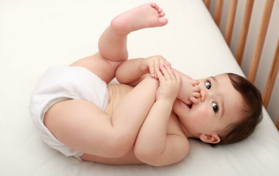 Nên dùng miếng lót sơ sinh loại nào Bobby Jo Dorable Pamper Huggies