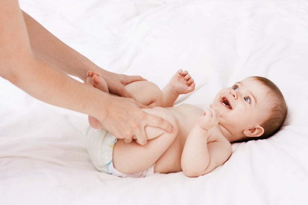 Nên dùng tã dán hay tã quần cho bé, lựa chọn nào phù hợp hơn