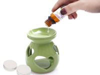 Nên lựa chọn đèn xông tinh dầu điện hay đèn tinh dầu bằng nến ?