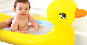 Nên mua chậu tắm cho trẻ sơ sinh của thương hiệu nào?