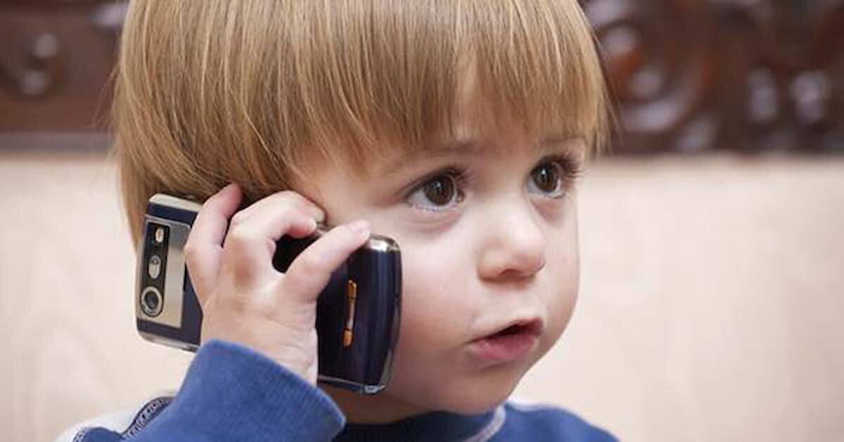 Nên mua điện thoại nào cho trẻ em năm 2022?
