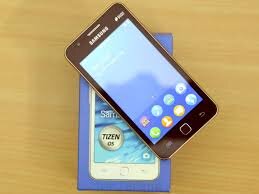 Nên mua Samsung Z1 hay để thêm tiền mua Samsung Galaxy S5?