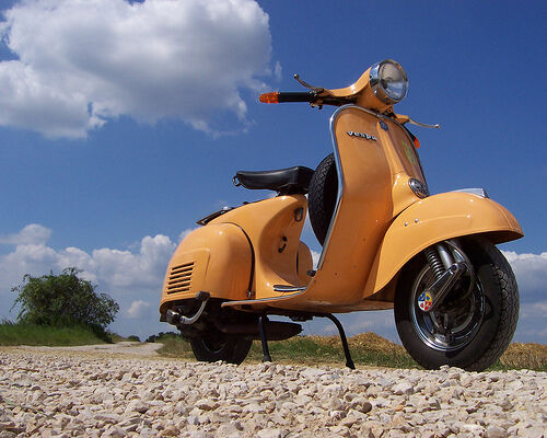 Nên mua SH hay Vespa tốt hơn?