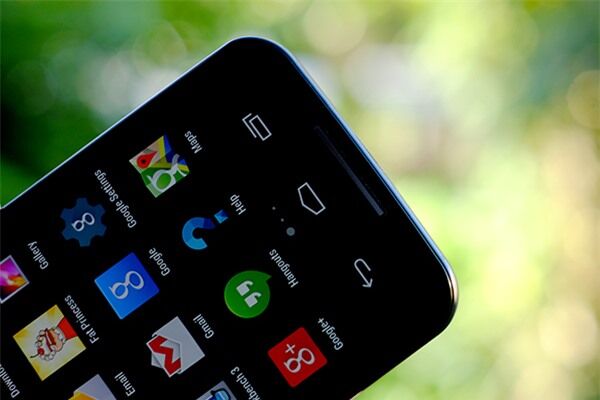 Nên mua Sony Xperia Z4 hay Motorola Moto X?