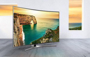 Nên mua tivi màn hình cong hay phẳng để coi phim HD