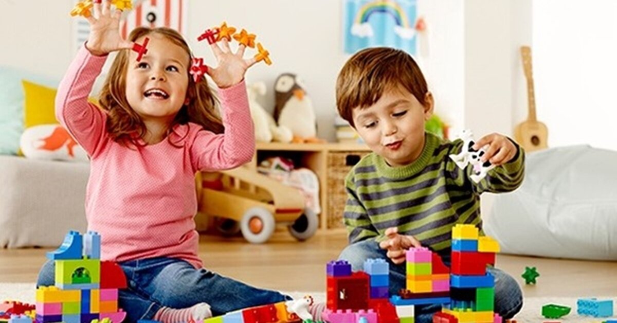 Ngoài đồ chơi Trung thu truyền thống, bố mẹ có thể mua gì cho trẻ từ sơ sinh đến 4 tuổi?
