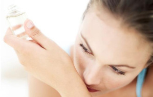 Nguyên nhân nào khiến nước hoa nữ bay mùi nhanh