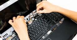 Nguyên nhân và cách sửa laptop bị loạn phím