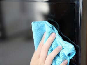 Những điều cần lưu ý khi lau chùi màn hình tivi