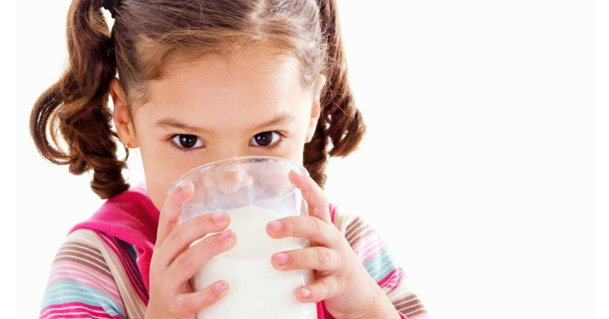 Những lưu ý khi cho trẻ uống sữa tăng cân