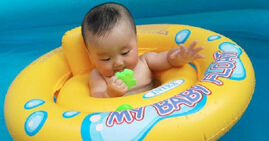 Những lưu ý khi chọn phao bơi cho bé dưới 1 tuổi