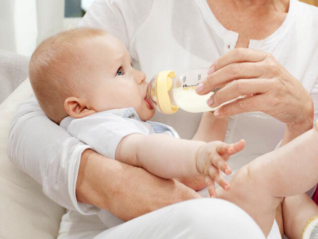 Những lưu ý trong quá trình chọn mua và sử dụng sữa công thức cho bé