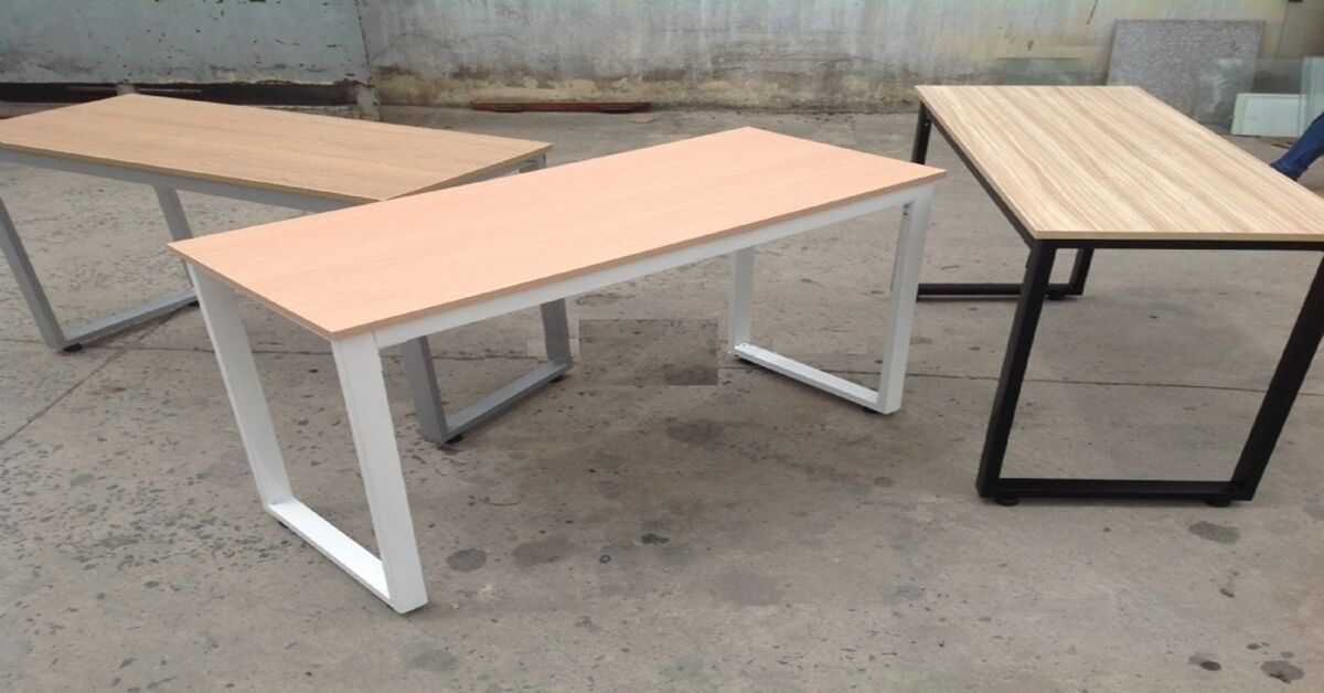 Những mẫu bàn làm việc văn phòng khung sắt mặt gỗ kiểu chữ nhật đơn giản đẹp và giá rẻ