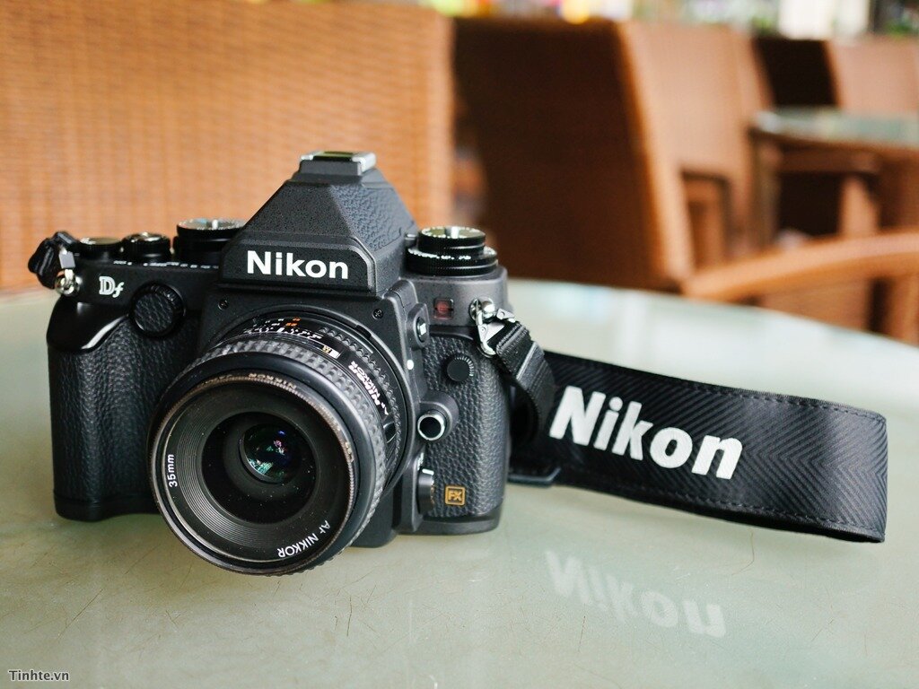 Nikon Df: Máy ảnh hoài cổ kế thừa công nghê chụp ảnh mới.