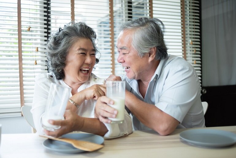 Sữa non cho người già có thực sự tốt như lời đồn?