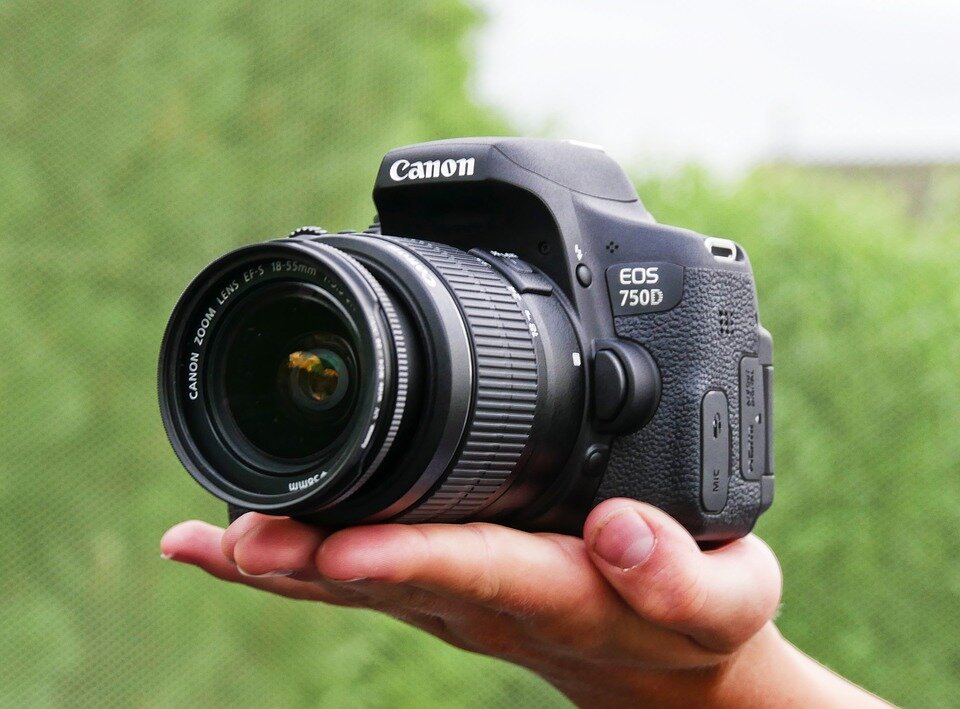 Chưa biết chọn máy ảnh nào cho phù hợp với nghiệp vụ của mình? Hãy đến với Canon 750D và cảm nhận nét ảnh tuyệt đỉnh, độ phân giải cao cực kỳ ấn tượng. Khám phá đánh giá máy ảnh Canon 750D và đừng quên xem ảnh liên quan để tận hưởng những trải nghiệm chụp ảnh tuyệt vời.