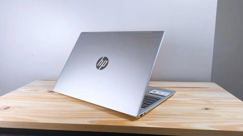 HP OmniBook 5 AI – Laptop giá rẻ màn hình lớn, nhưng có đáng mua?