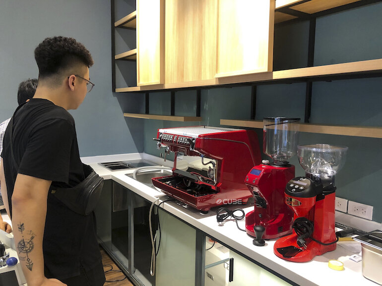 Ảnh chụp khi lắp đặt máy pha cà phê Appia Compact Volumetric cho khách hàng