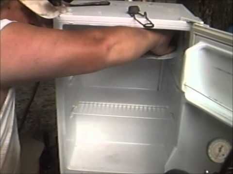 Phải làm gì khi tủ lạnh mini bị chảy nước