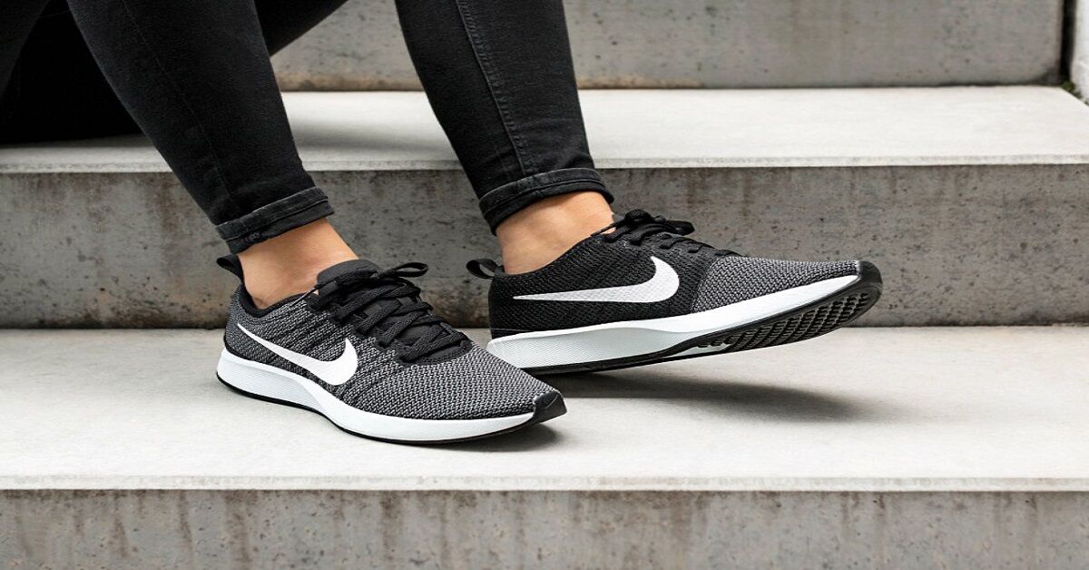 Phân biệt giày thể thao nữ Nike chính hãng và Fake