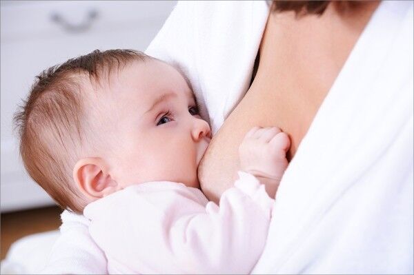 Phân biệt tình trạng quá tải và bất dung nạp lactose trong sữa mẹ