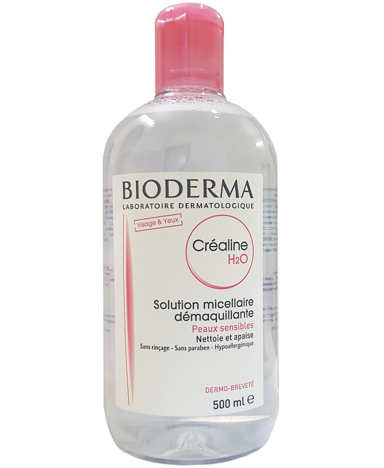 Nước tẩy trang Bioderma màu hồng được thiết kế vô cùng đơn giản và tối giản.
