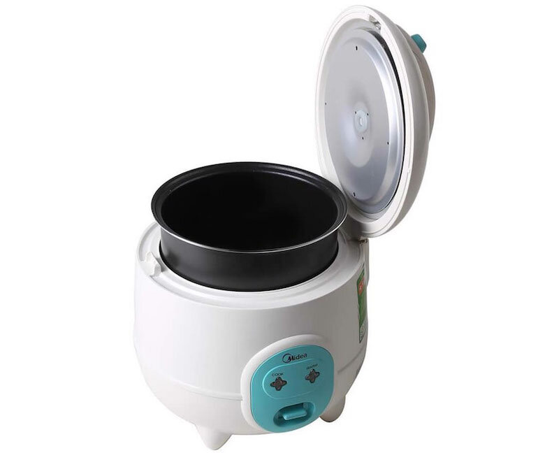 Nồi cơm điện Midea MR-CM06SB với dung tích 0.6 lít đáp ứng được nhu cầu của gia đình có từ 1 – 2 thành viên, người độc thân, sinh viên, học sinh.