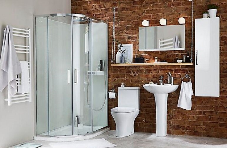 Bồn tắm đứng phù hợp với các phòng tắm có không gian nhỏ hẹp