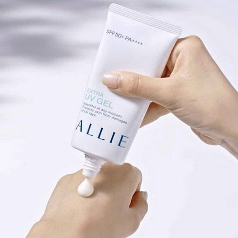 Kem chống nắng Extra UV Gel Allie có độ bền trên da tốt, siêu chống nước.