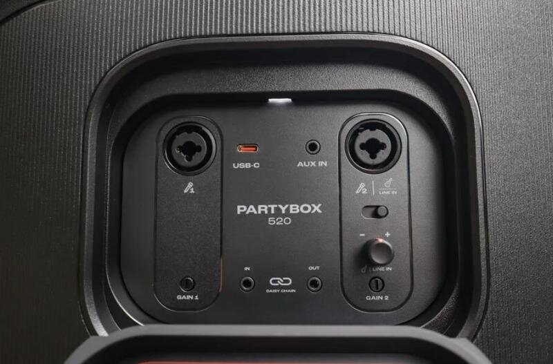 Loa JBL PartyBox 520 mạnh mẽ và di động, sẵn sàng cho các sự kiện lớn