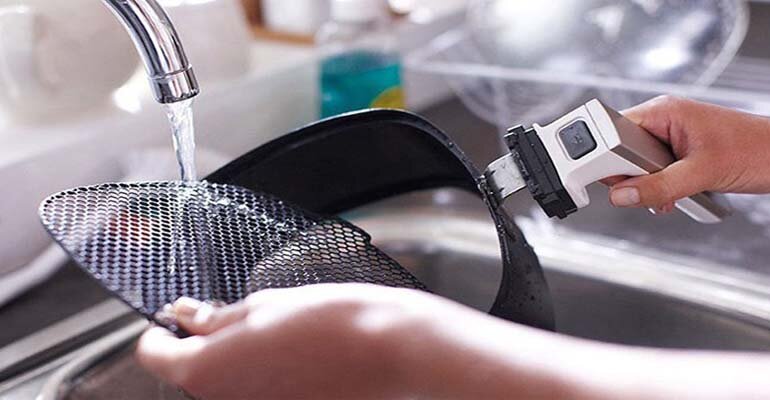 Vệ sinh nồi chiên không dầu sau khi sử dụng Khử mùi nồi chiên không dầu