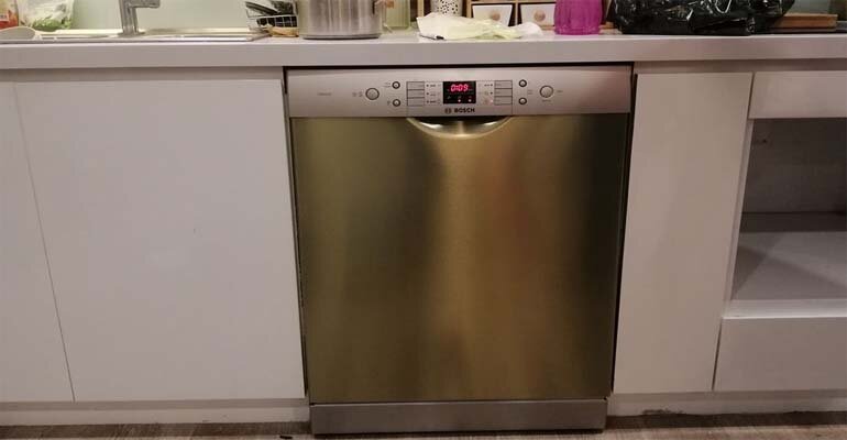 Máy rửa bát Bosch SMS63L08EA hoạt động êm ái không gây ra tiếng ồn Máy rửa bát Bosch SMS63L08EA