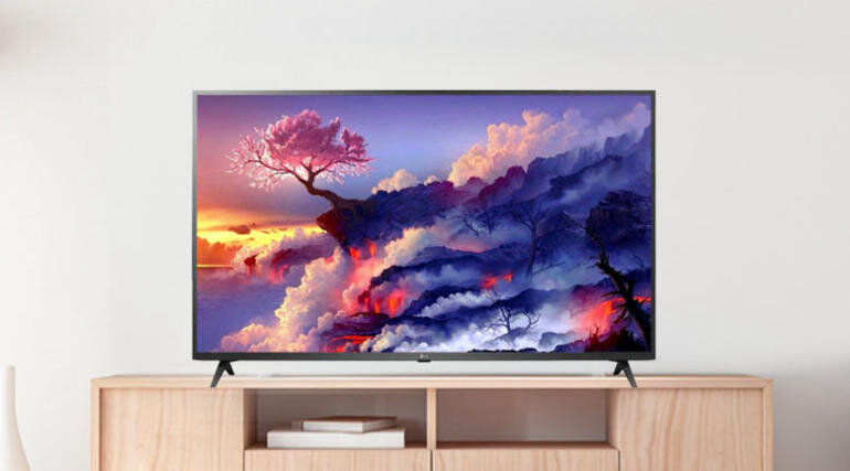 Xem phim và chương trình truyền hình với Smart Tivi LG 4K 55 inch 55UP7550PTC ThinQ AI