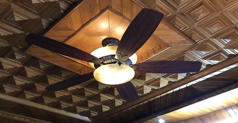 Quạt trần gỗ Villa Light trang bị chụp đèn bằng đá hoa cương quạt trần cánh gỗ Mr.Vũ