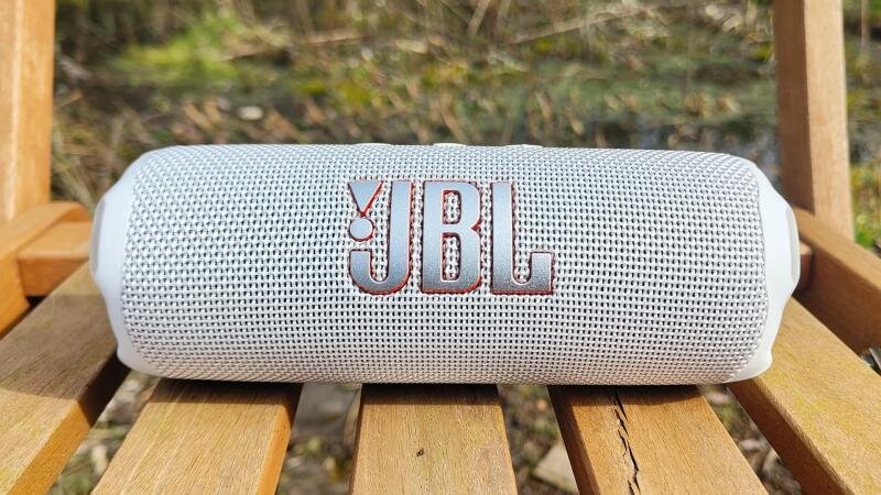So sánh JBL Flip 7 và JBL Charge 6 – Loa bluetooth nào đáng mua hơn?